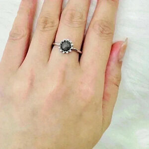 Vintage Sunflower Design Ring Silver Plated size 6